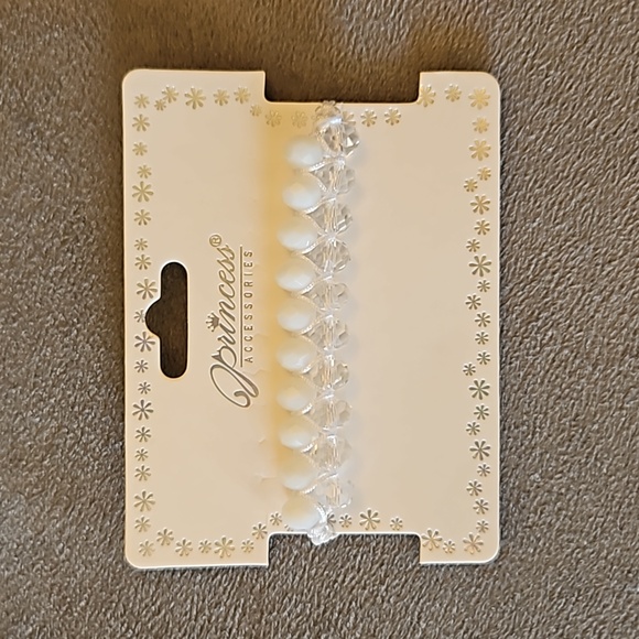 1/$5 or 3/$10 NWT White Adjustable Faceted Bead Bracelet - Picture 3 of 5